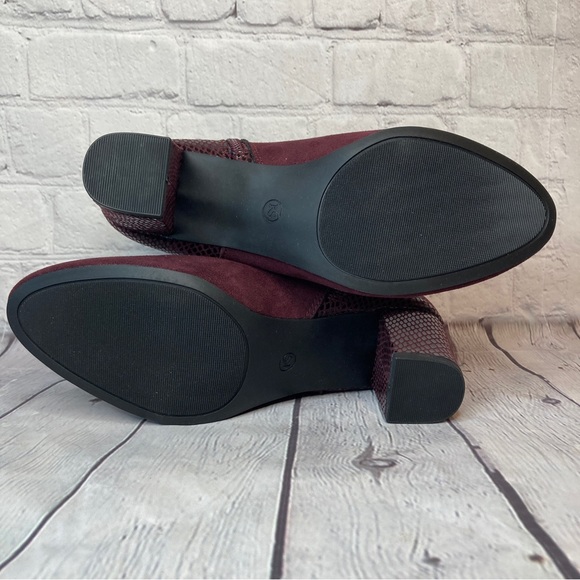 KAREN SCOTT Wine Snakeskin Ivyy Booties - Picture 13 of 16